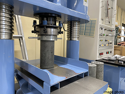 圧縮試験機イメージ｜ザ・パークハウス赤坂レジデンス